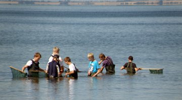 Der afholdes Sommerskole i Lystfiskeri for børn.