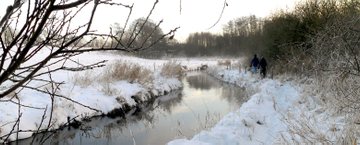 Stille vinter ved åen.
